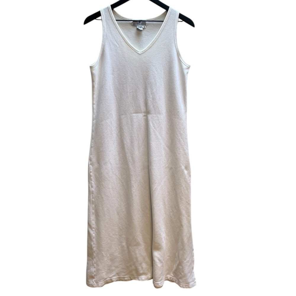 Vintage Saks Fifth Avenue Ivory Knit preppy midi length
Size medium